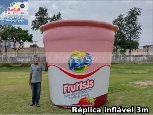 replica inflável gigante promocional iogurte integral morango frutisis